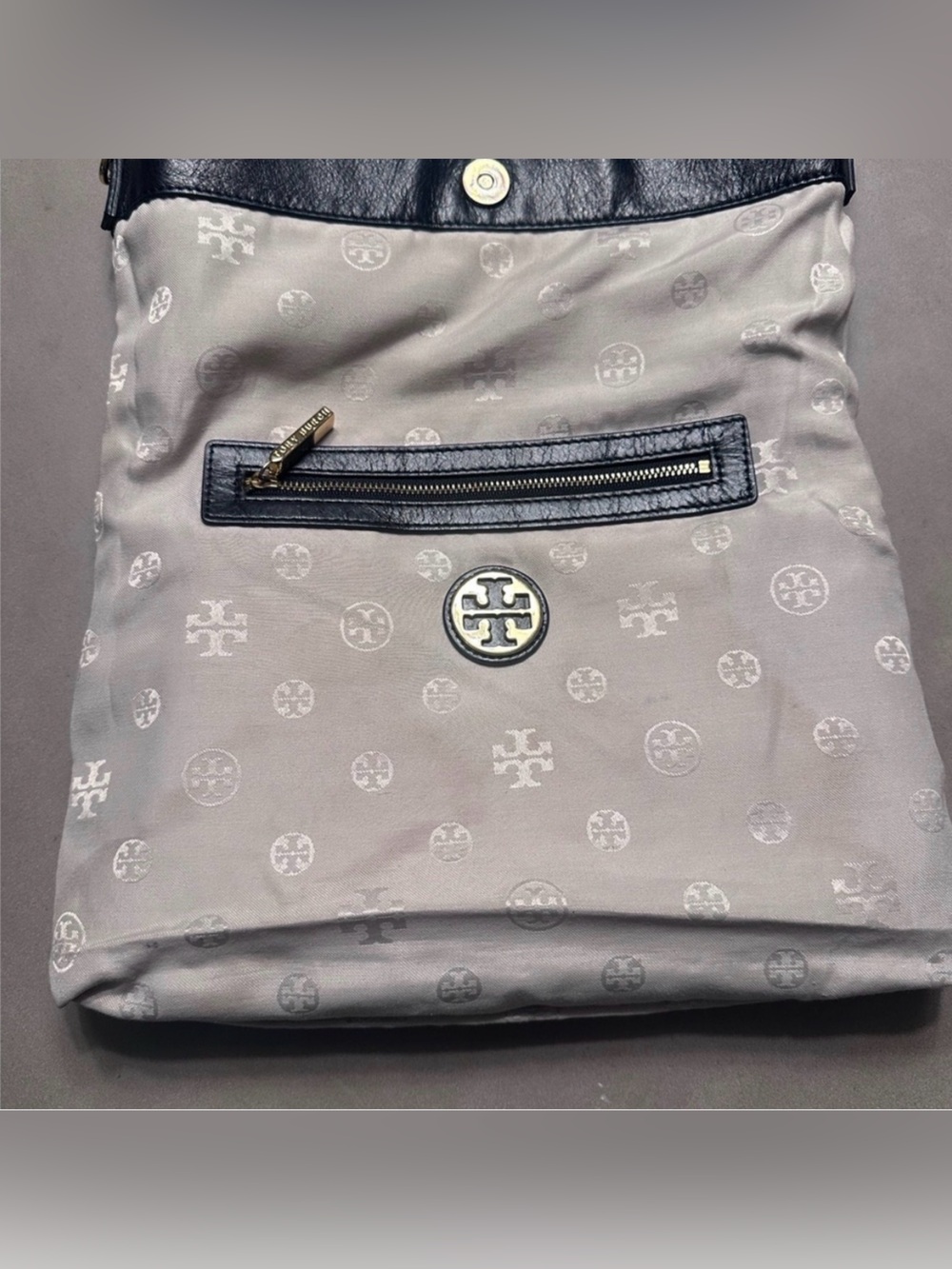 Tory Burch City Foldover Messenger - Picture 4 of 8